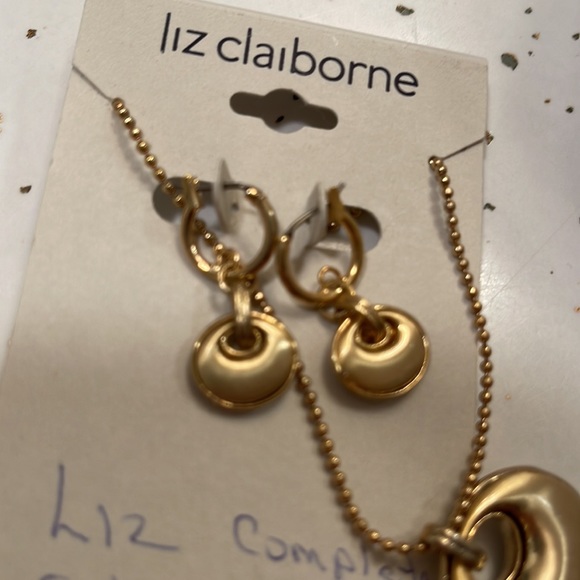 Vintage but still in its original package necklace & matching earrings set - Picture 5 of 8